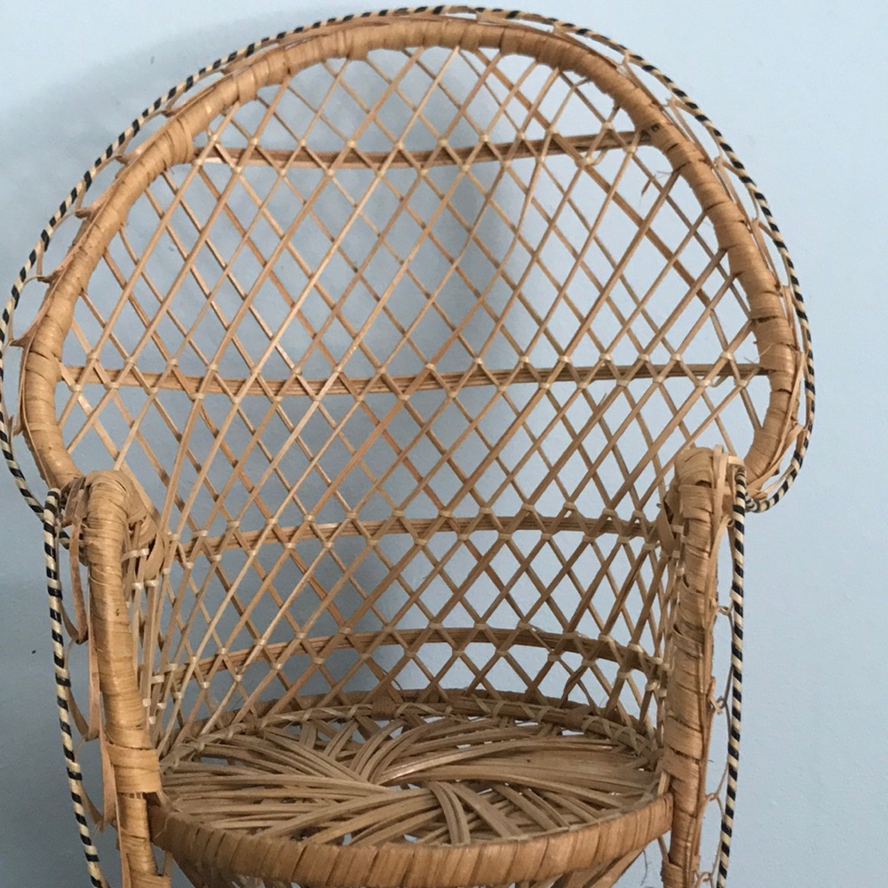 Vintage mini wicker rattan peacock chair - Picture 2 of 9